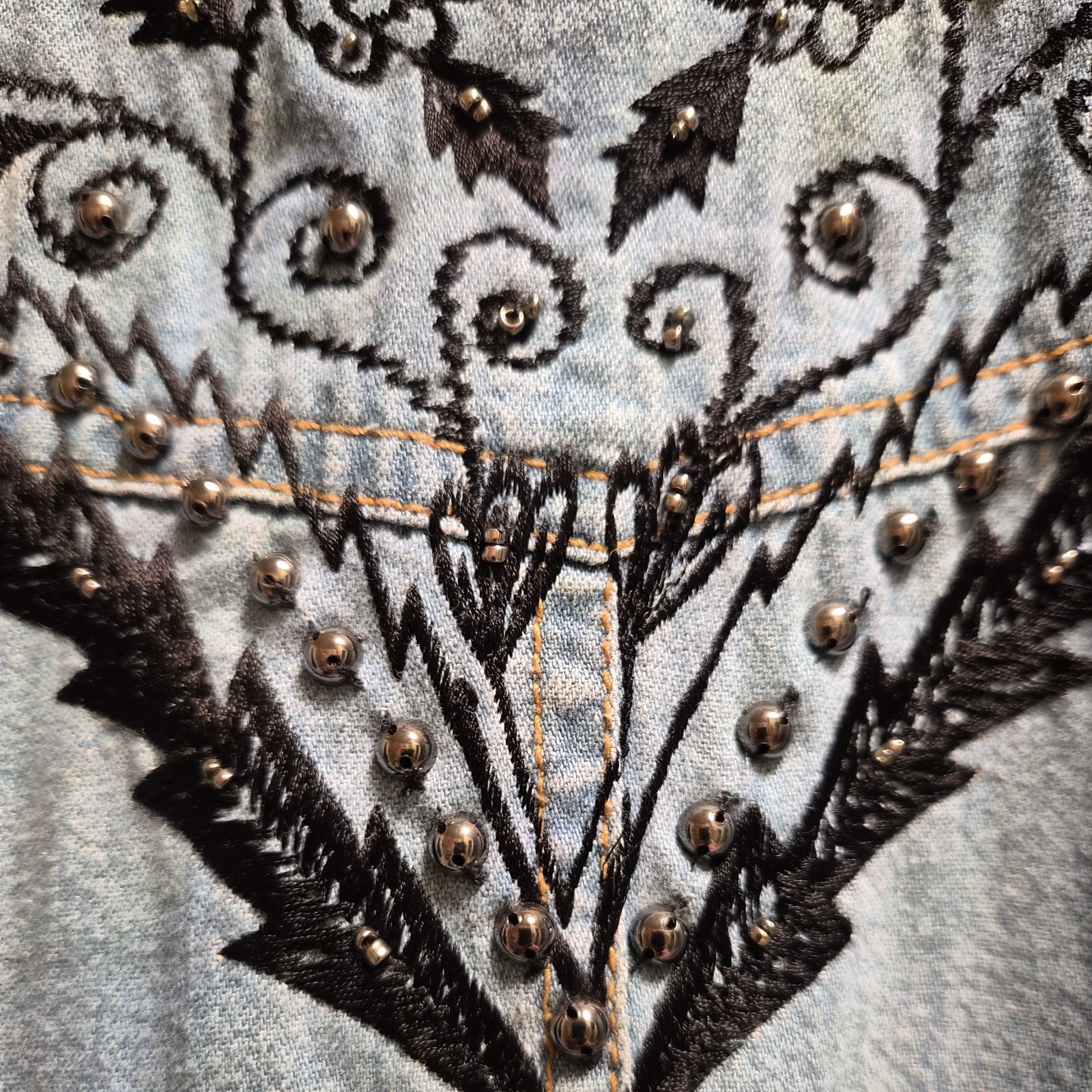 Vintage Collection Western Shirt, Embroidered and Beaded. Size SMALL. No Flaws.