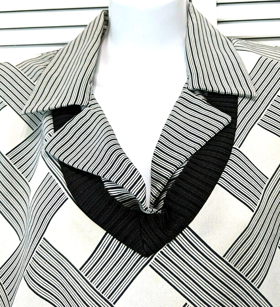 Vintage 70s Pullover Blouse Banded Hem Leslie Fay 10P Black White Blouson Mod