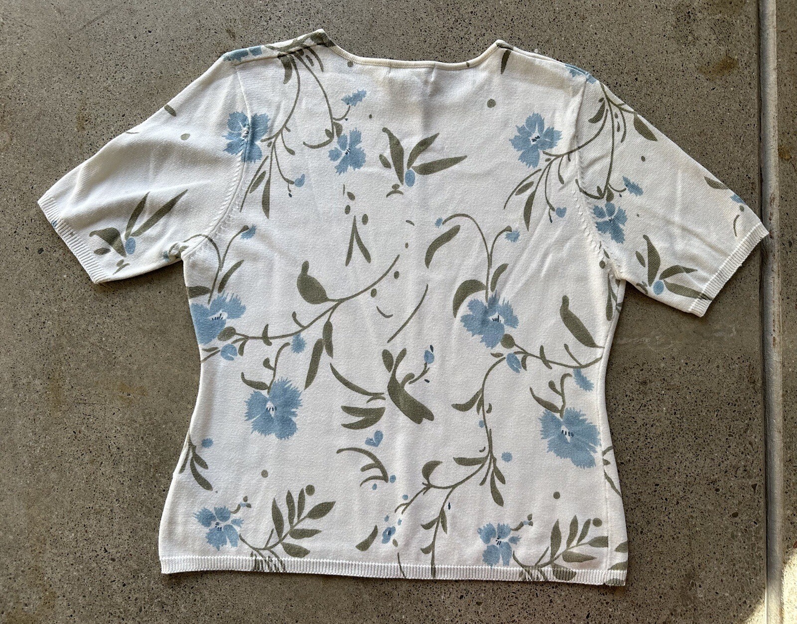 Vintage Yarnworks Blue & White Acrylic Blend Floral Short Sleeve Top Size M
