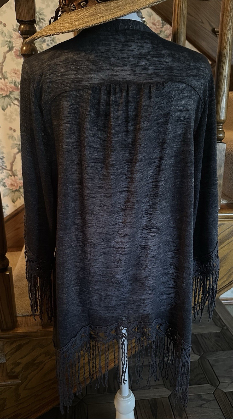 Vintage Eyeshadow Kimono; Dark Gray W/Lace & Fringe Sleeves & Hem; Size Medium
