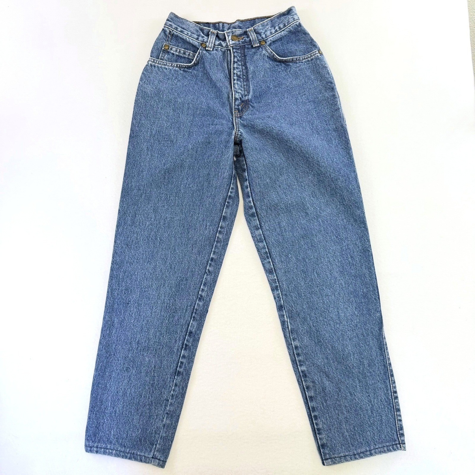 Vintage Levis High Waisted Tapered Mom Jeans Medium Wash Blue Made in USA Size 7