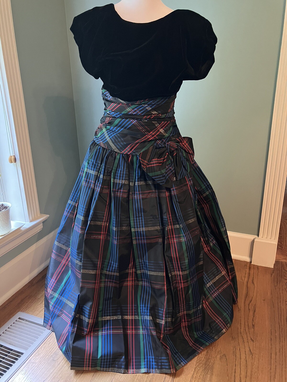 1980s Patty O`Neil Velvet & Plaid Taffeta Evening Dress, Ruching & Bow Size XS-S