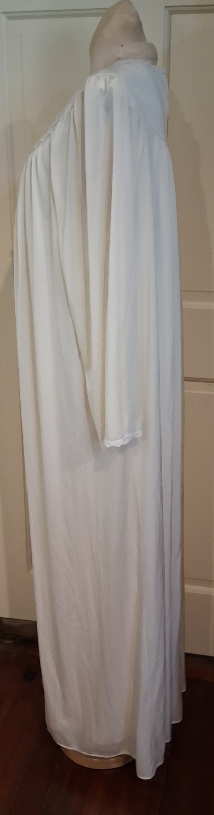 Shadowline Vintage Light Cream ivory Color Nylon Nightgown & Robe Set Size M