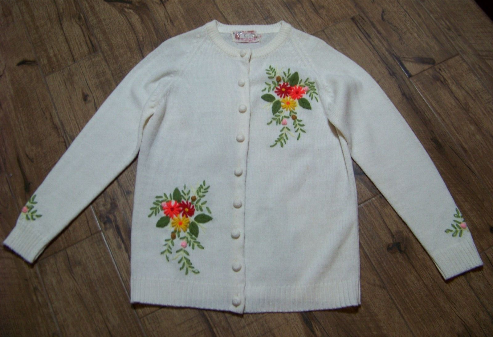 Vintage Su Lee Cardigan Sweater with Floral Embroidery S / M (See Measurements)