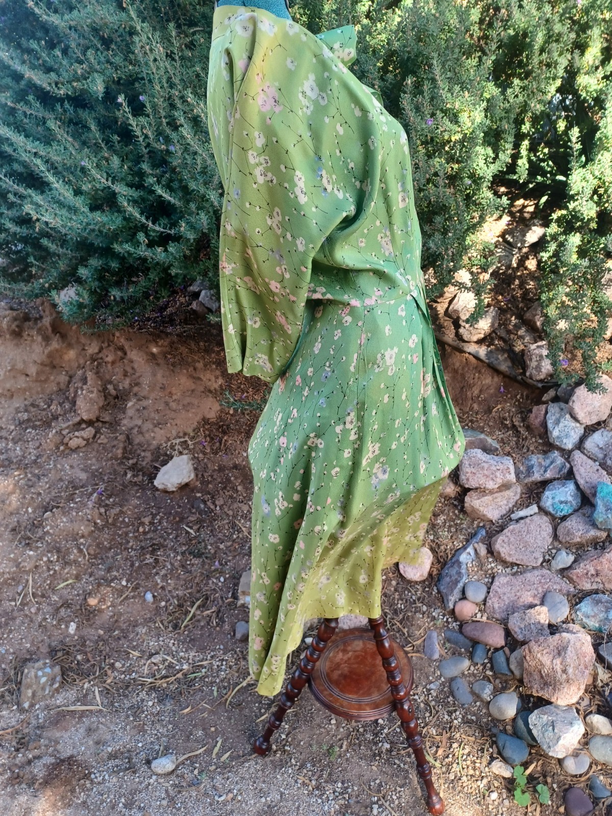 Vintage Mid-century/ 1950s Spring Green Floral Tafetta Dress with Pussybow Neck