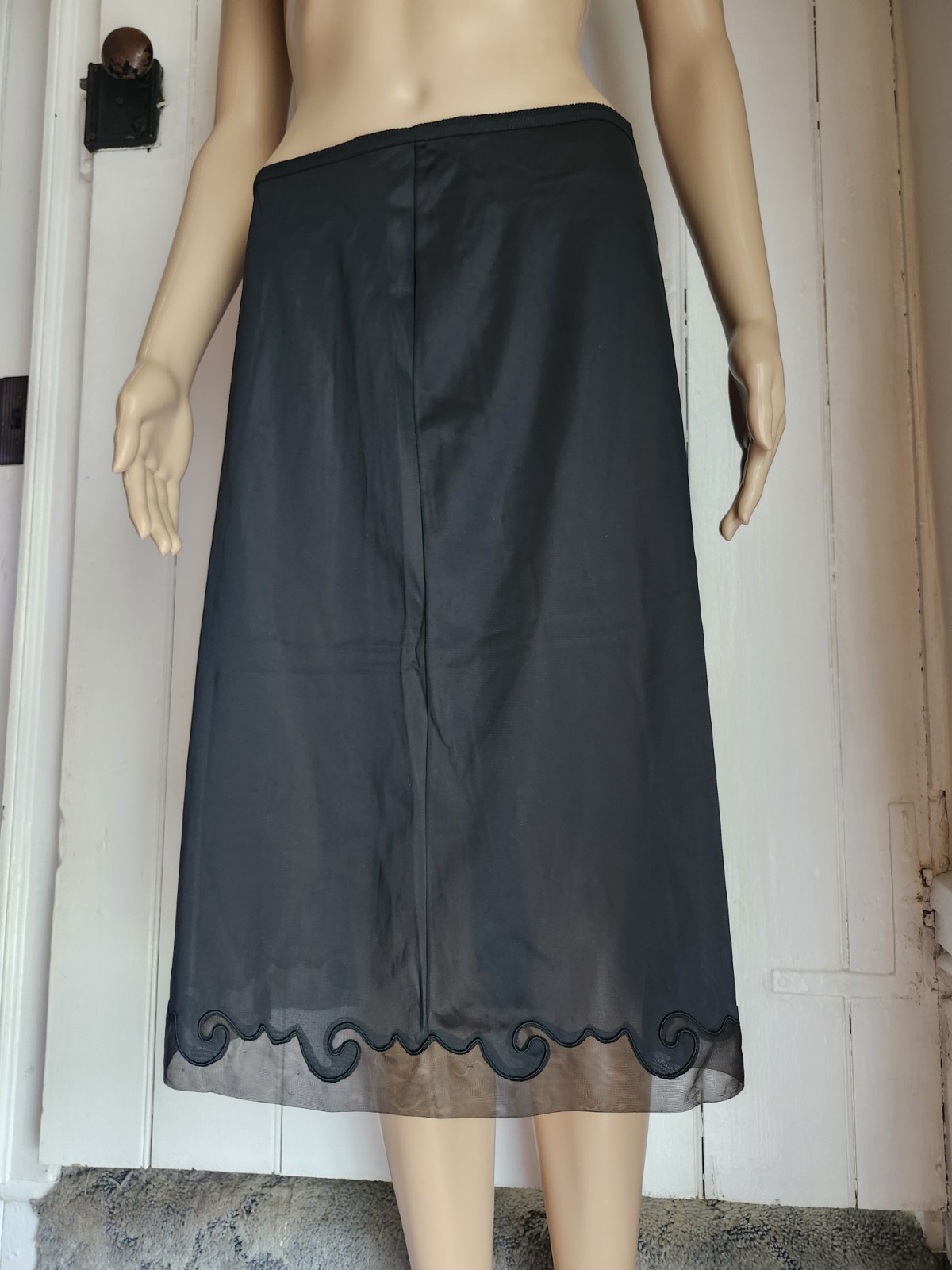 Rare Vintage 1950s Yolande Half Slip Nylon Black Swirl Lace Hem Pillow Tab Sz M