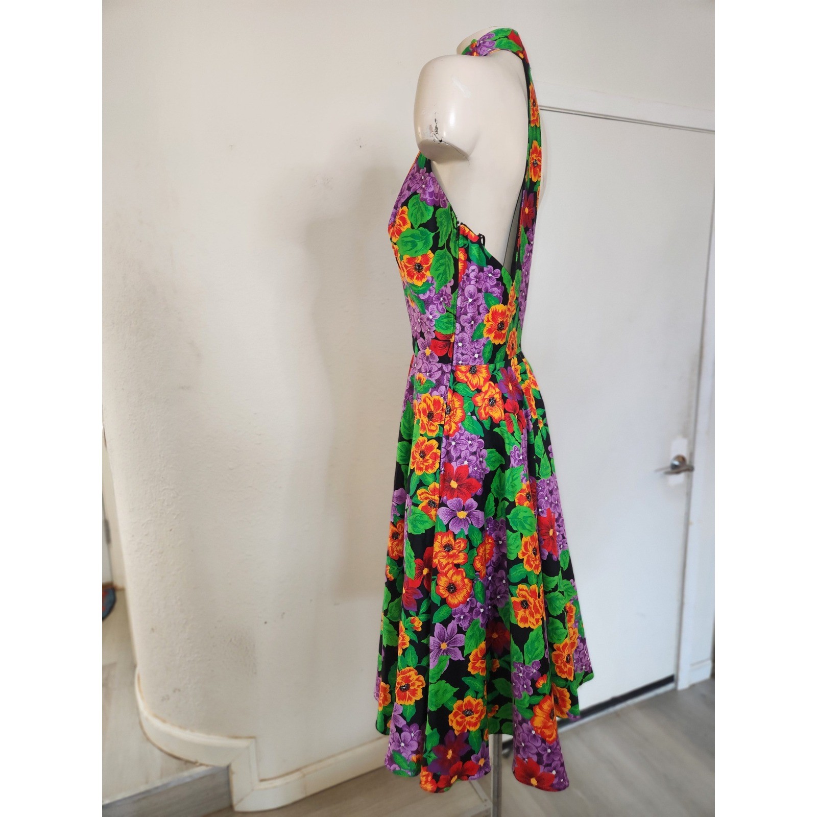 AJ Bari Vintage Halter Floral Dress Black Orange Purple Open Back Pockets 12