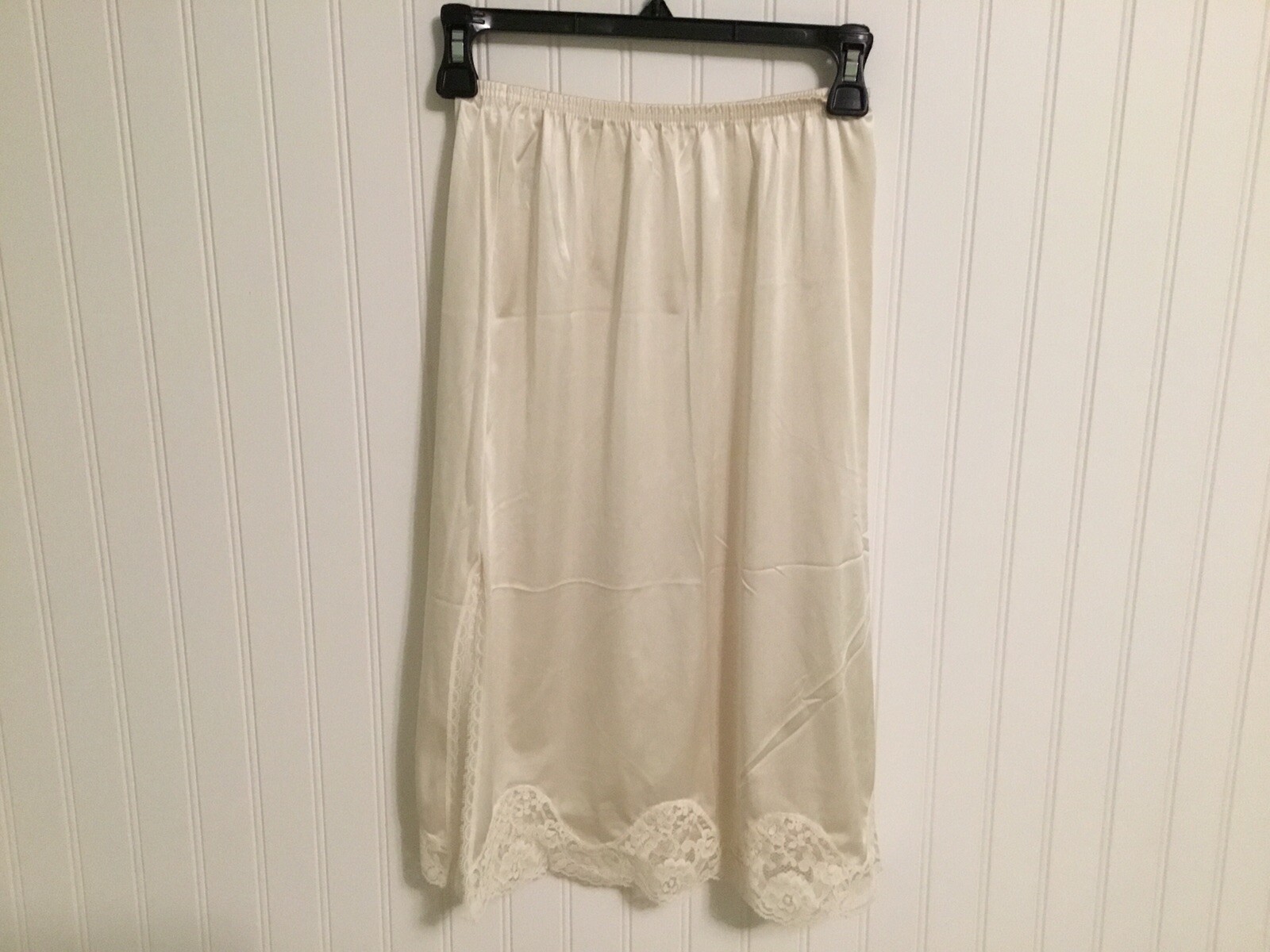VINTAGE HALF SLIP – BODY LITES FOR JC PENNEY – SIZE Small – Scalloped LACE HEM