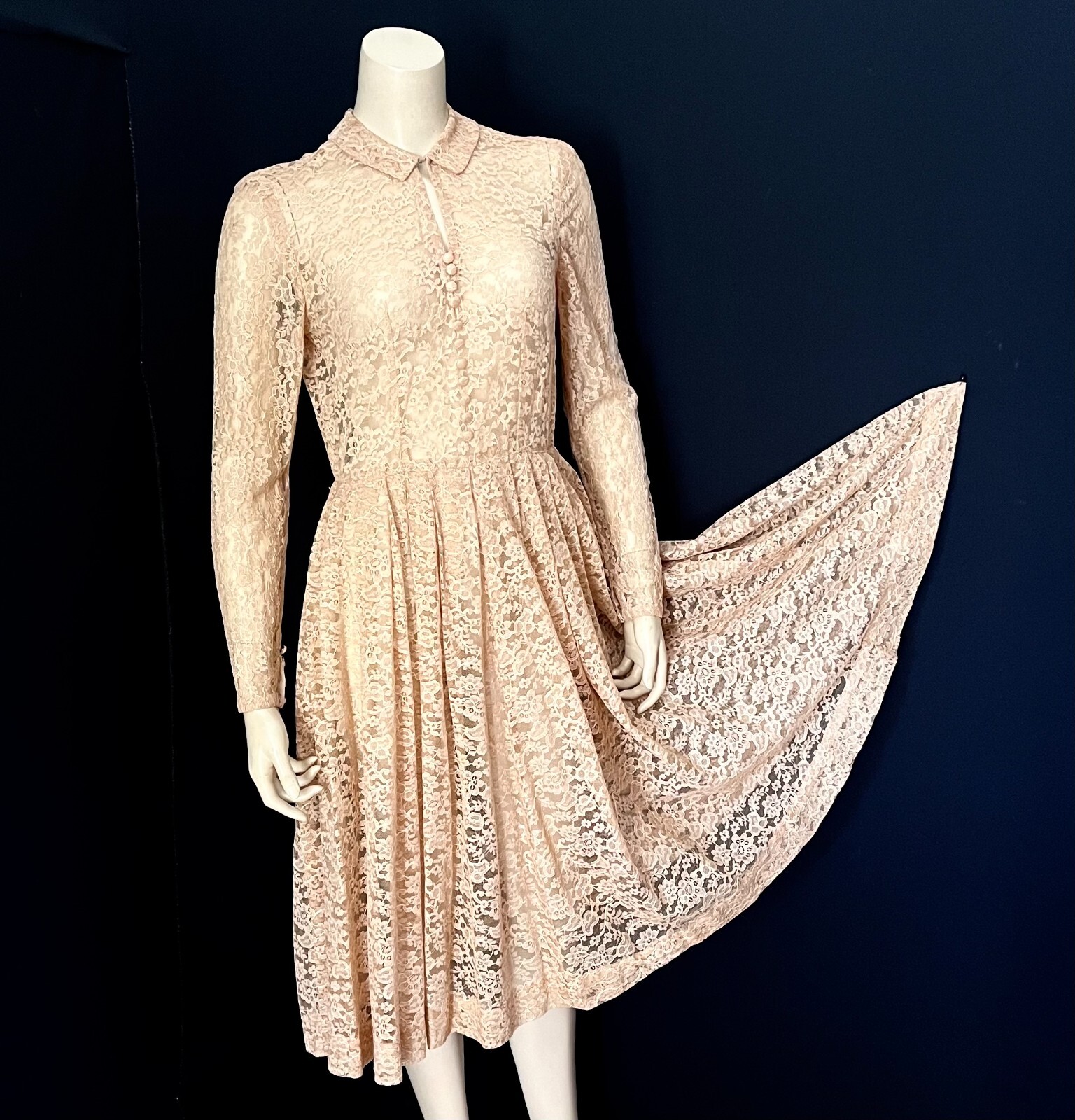 Lovely Lace 1950s Occasion Dress, Long Sleeves, Apricot, Bridal, Small, VLV