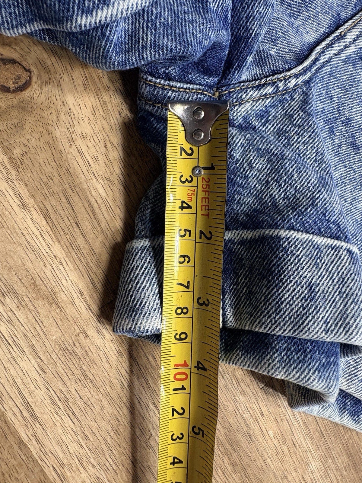 Vintage 80s 90s Women’s High Waisted Denim Light Wash Cuff Shorts Retro Size 9