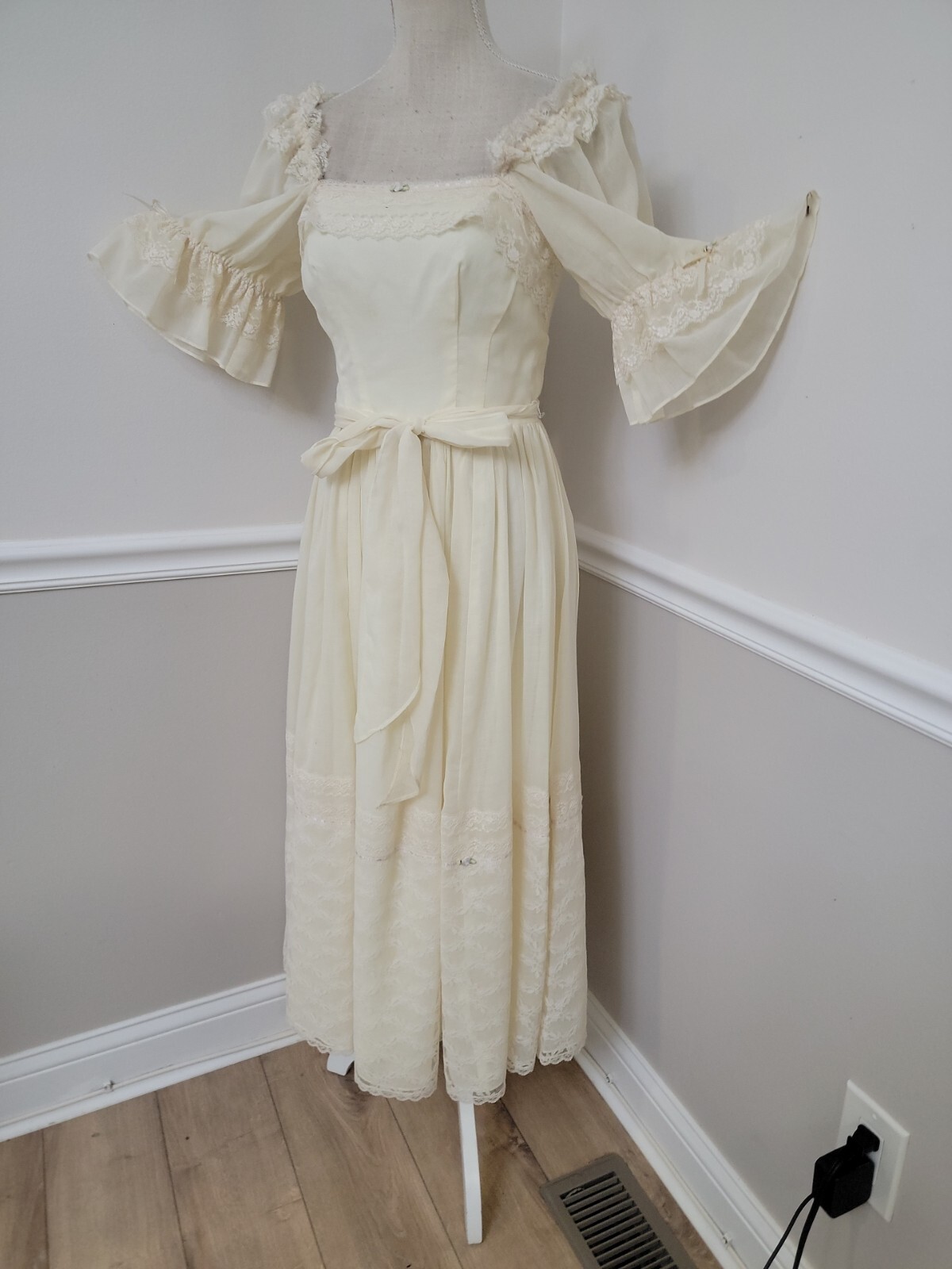 VTG70’s Candi Jones Ivory Ruffle Lace Dress/Prairie/Hippie/Wedding Beach Dress
