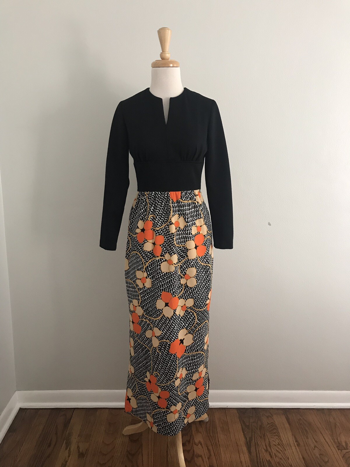 Vintage It’s Better Size XS/S Black Floral Acrylic Double Knit Maxi Dress