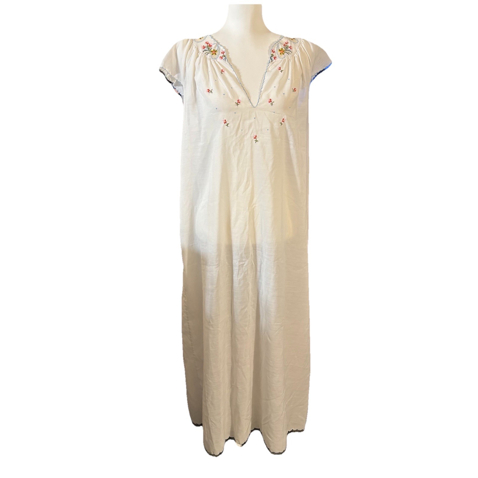 Vintage Lily White Nightgown Hand Embroidered Cottage Prairie Grandma Core 40 L