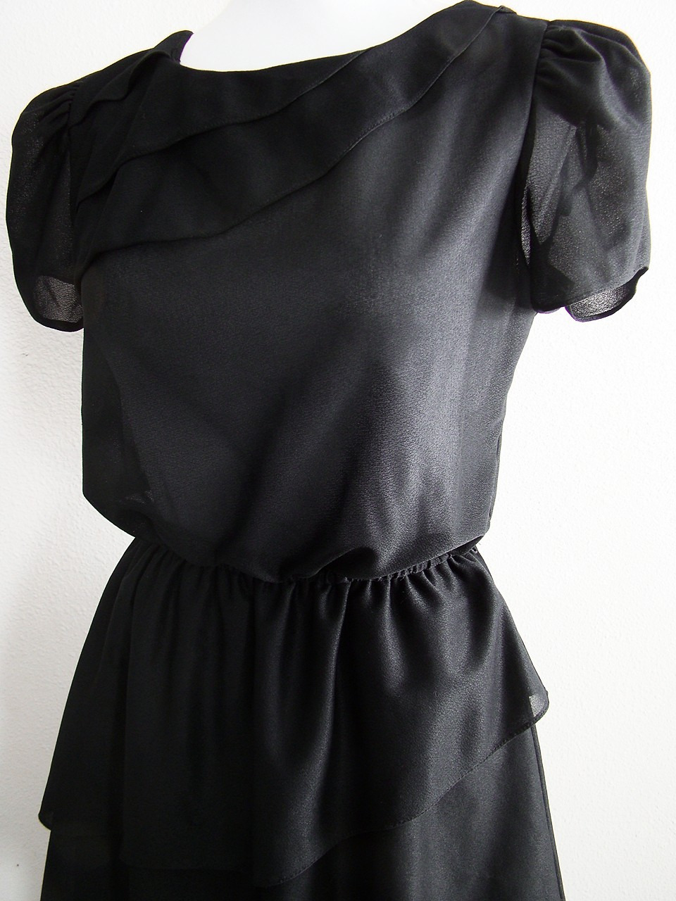 VTG 70s Tier Neck & Skirt Short Sleeve Jersey Chiffon Dolly Day Party Dress M/L
