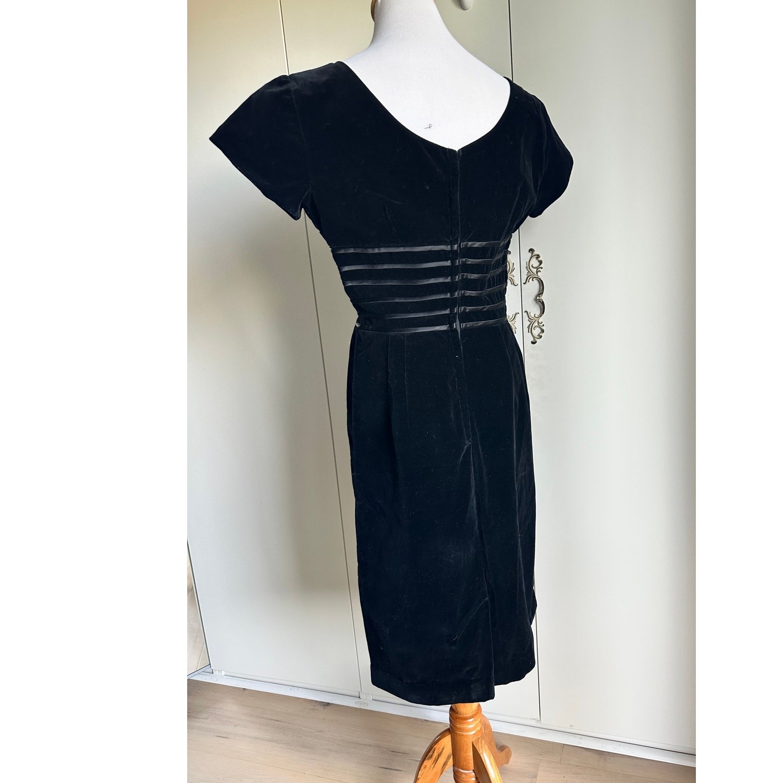 Vintage 50s Black Velvet Pencil Dress SZ Classic Elegant Mid-Century Cocktail