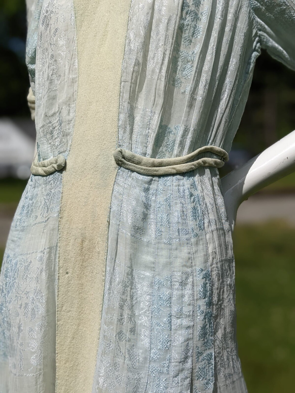 SWEET 1930’S SHEER SILK & COTTON DAMASK DRESS W BLONDE WOOL FRONT