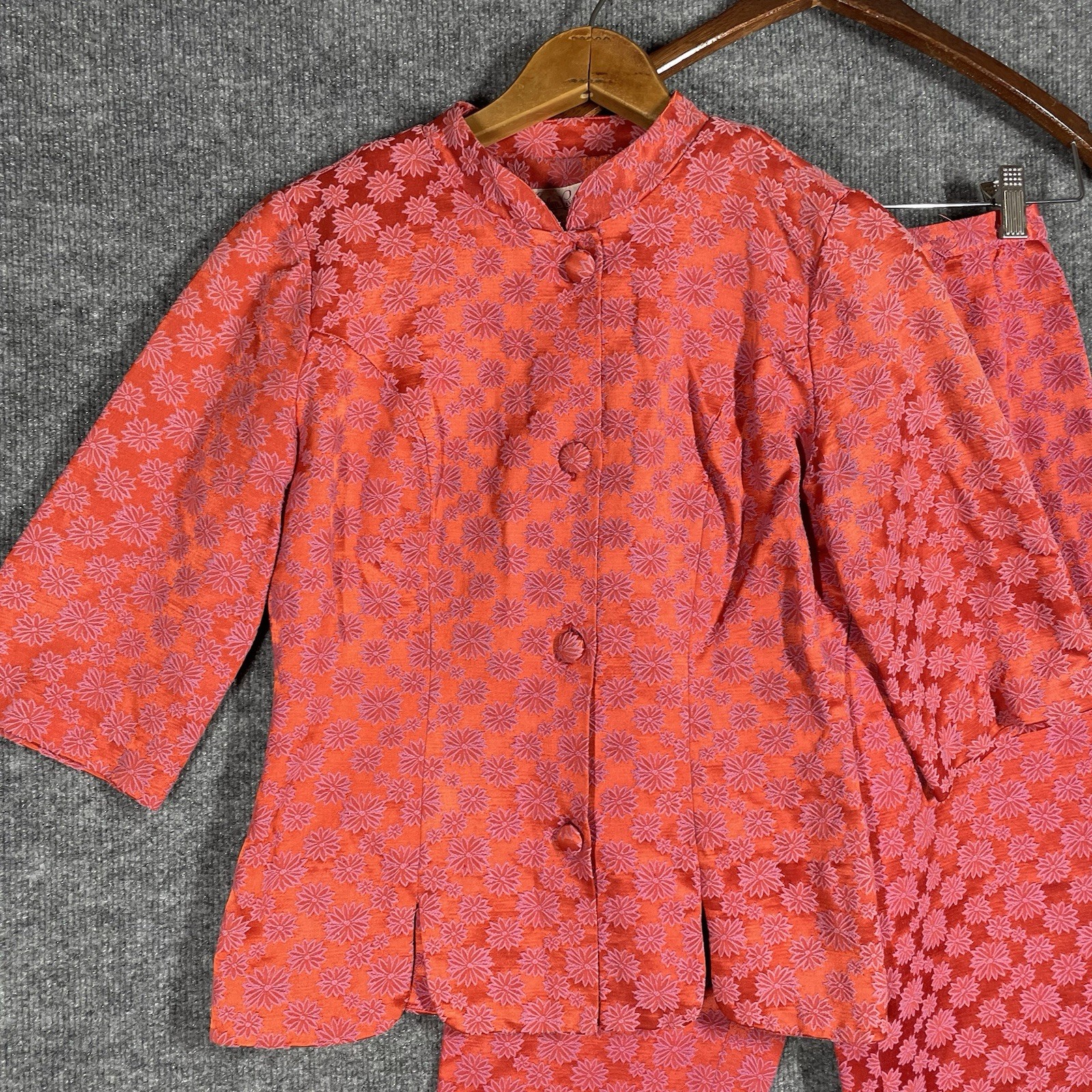 VINTAGE 60s Evelyn Pearson Lounge Suit Embroidered Silk Floral Mod Oriental