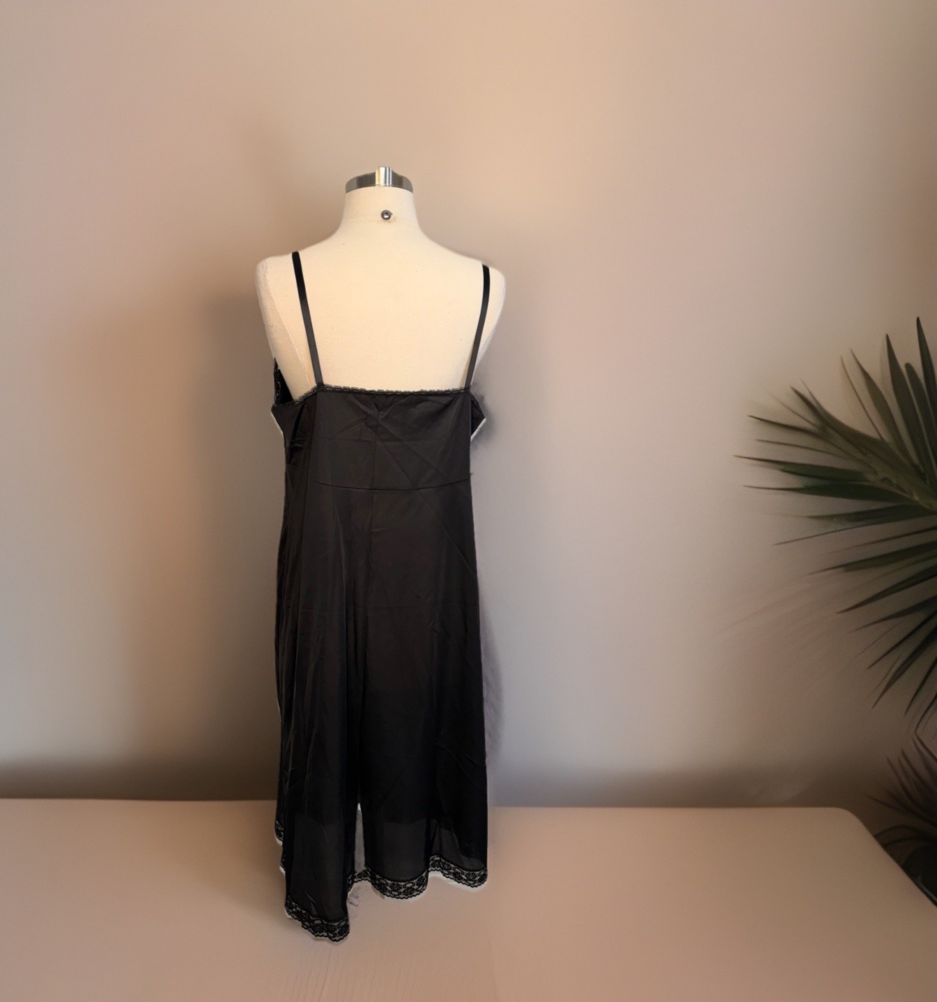 Vanity Fair Sz 40 Full Slip Dress Nylon Lace Black 26″ / 46 Style 10-103 Vintage