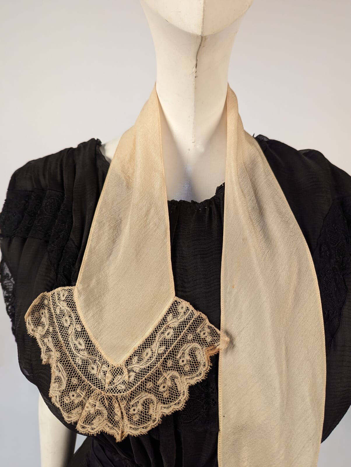 VICTORIAN 19TH C SILK CREPE STOLE W LACE FOR DRESS