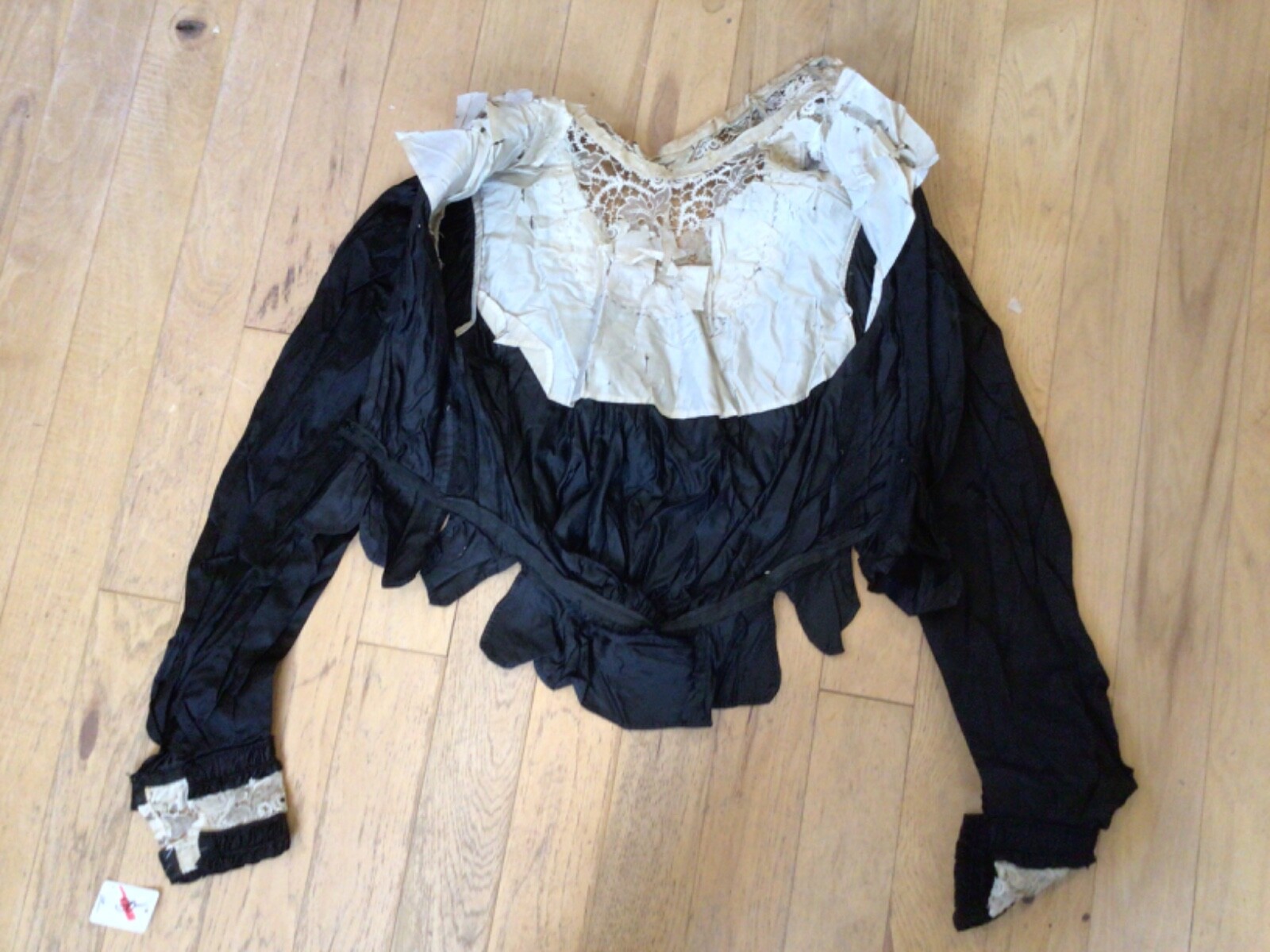 Authentic Vintage Black Silk and Lace Gibson Girl Era Bodice (E-9)