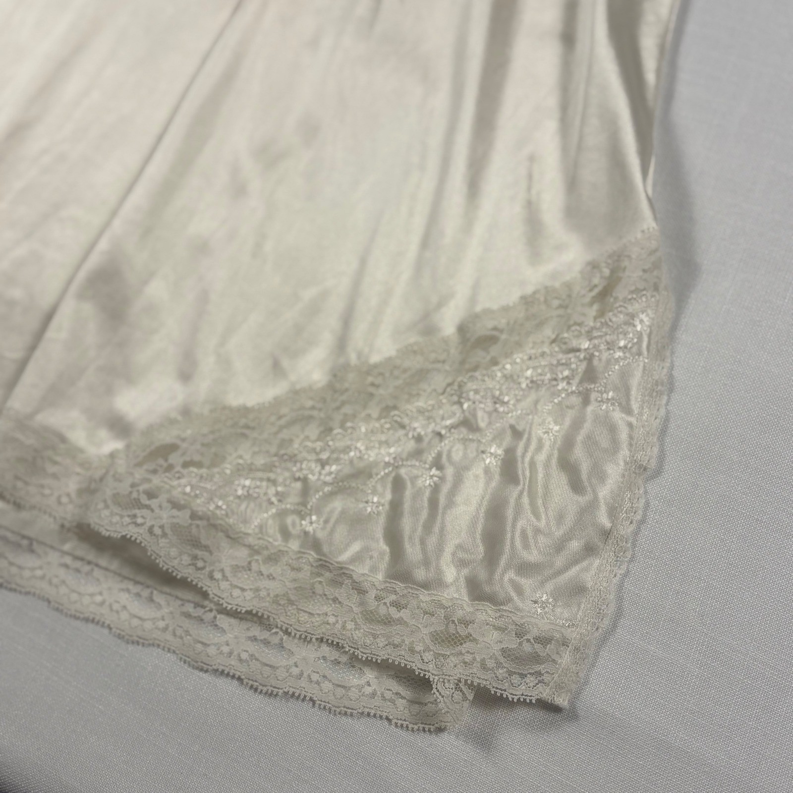 Bestform Vintage Ivory Lace Trim Full Slip Dress Antron III Nylon 32 1460 Cream