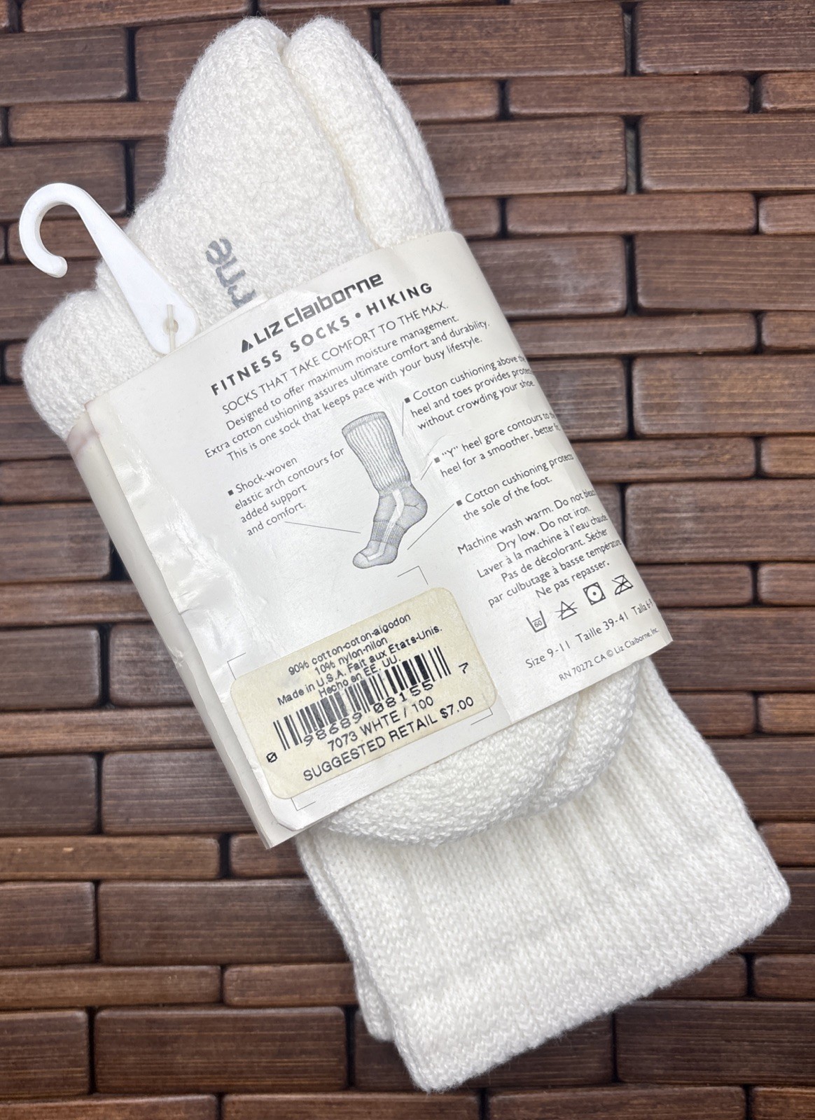 RARE~VINTAGE White (LIZ) Liz Claiborne Fitness & Hiking Socks 9-11 Cotton Blend