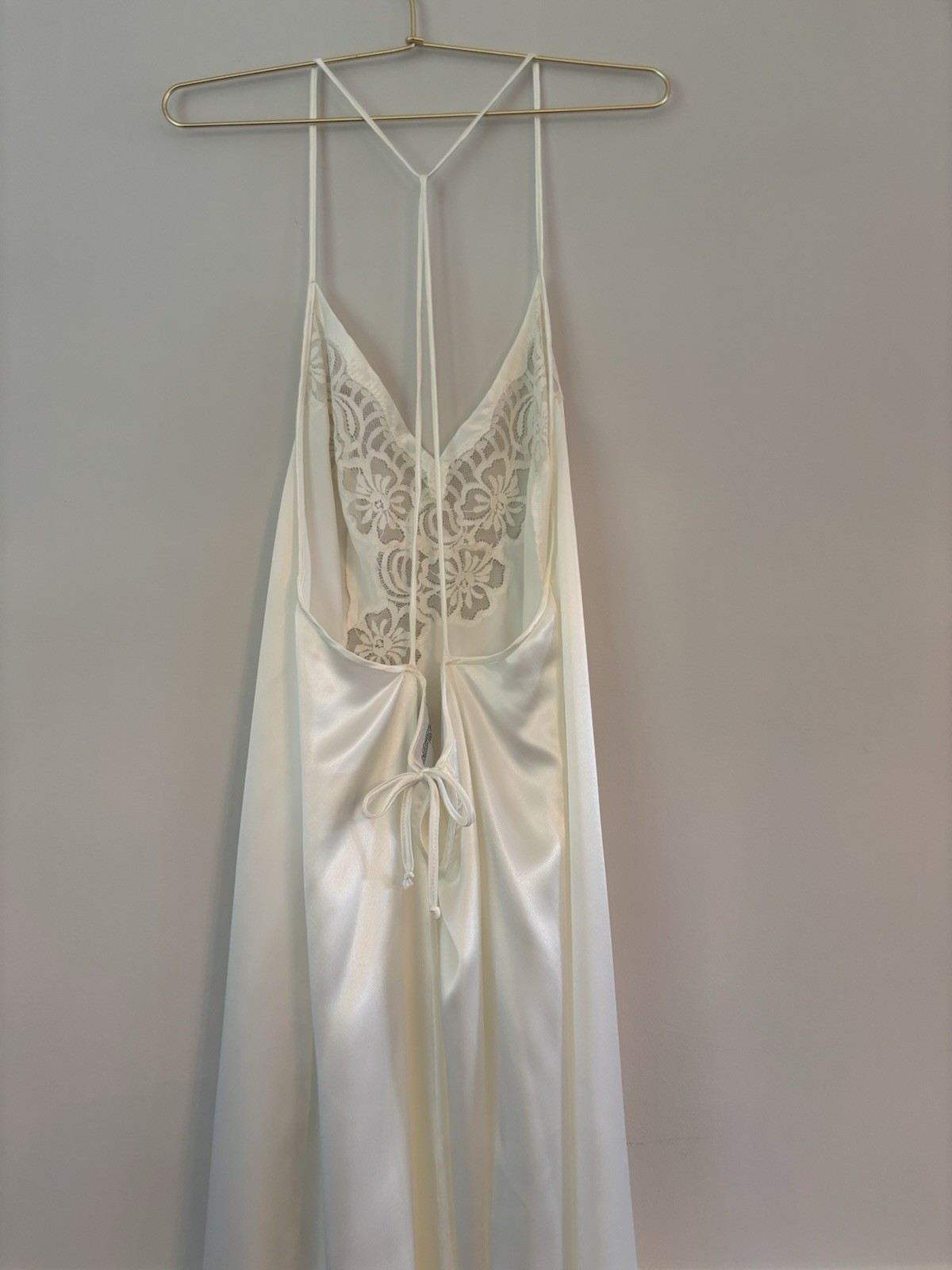 Vintage Women’s Vanity Fair Ivory Satin Lace Long Nightgown Cottage Core Bridal