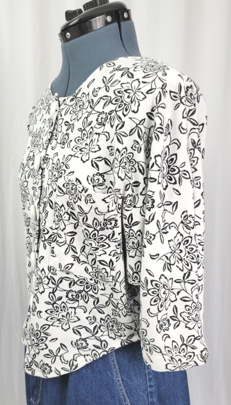 Vintage Currants White Cropped Batwing Top w Black Florals Size Large