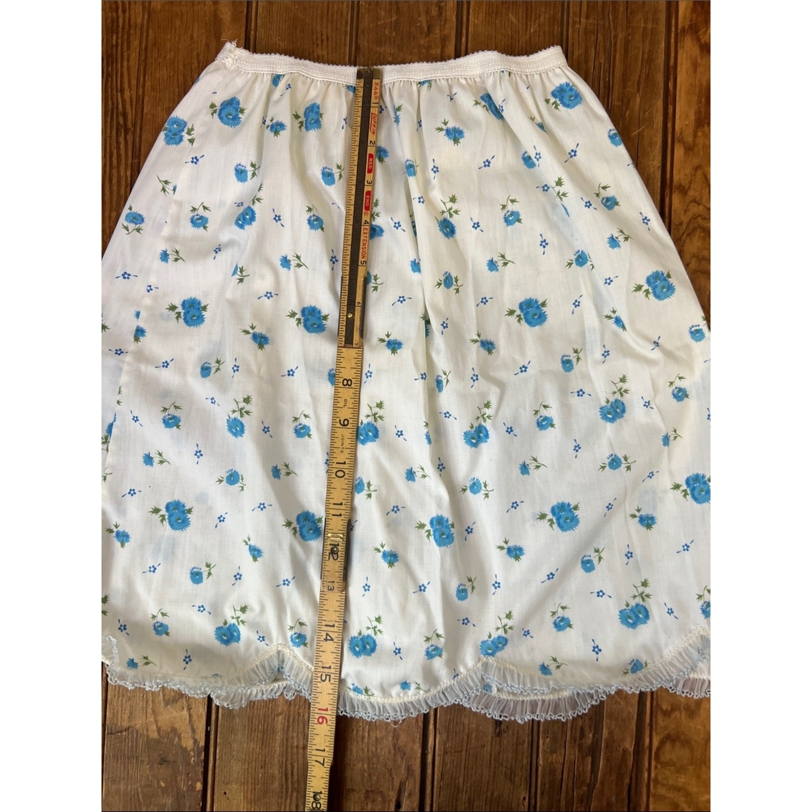 Vintage 1960s mini slip skirt. Off white blue floral scallop edging EUC