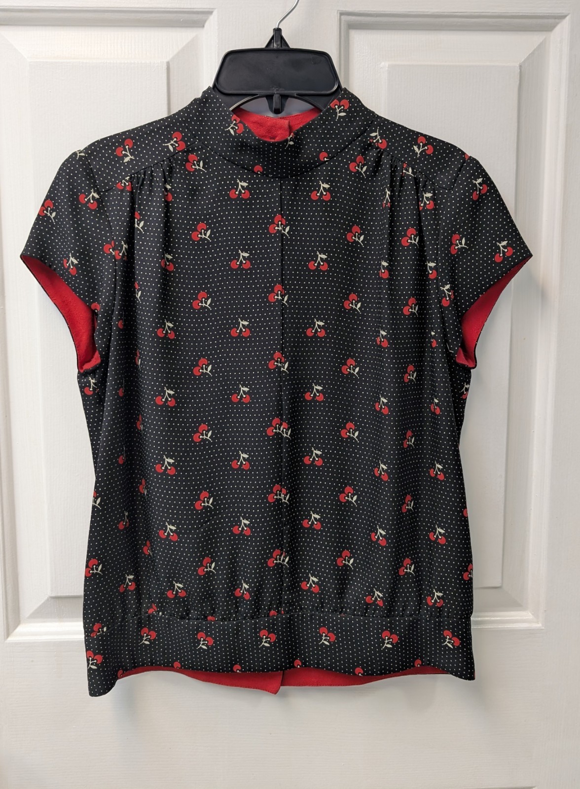 Marc by Marc Jacobs-100% Silk Black w/Cherry Design Back Button Blouse Sz 2