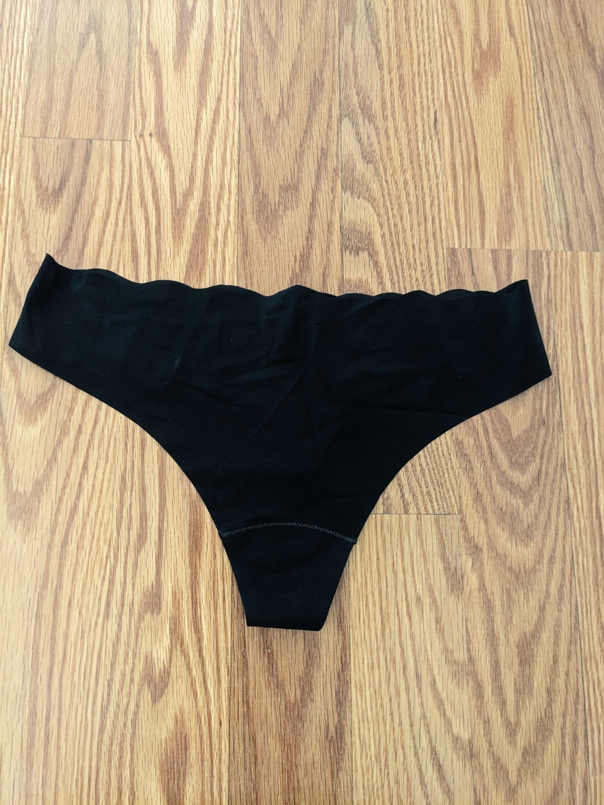 Vintage 2008 08 Victoria’s Secret Very Sexy Thong smooth panty low rise scallop