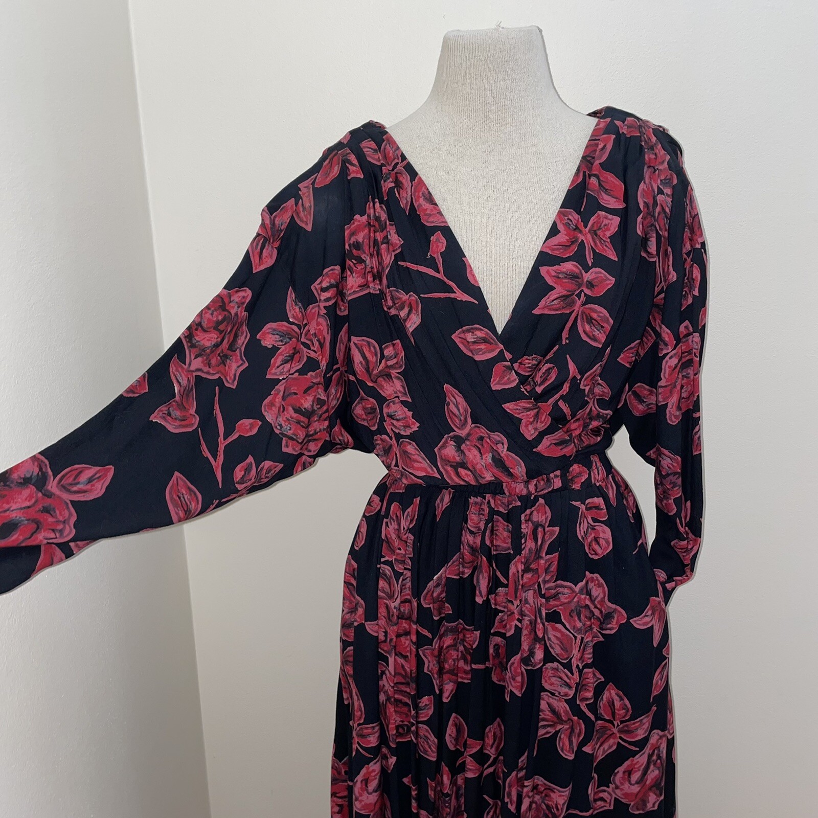 Vintage 80s V Neck Red/Black Floral Dress Size S/M Dark Romantic Whimsigoth Boho