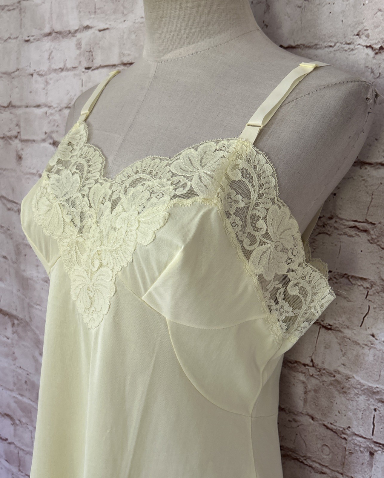 Sears The Doesnt Slip Full Slip Lace Trim 34 Short Yellow Vintage 60’s