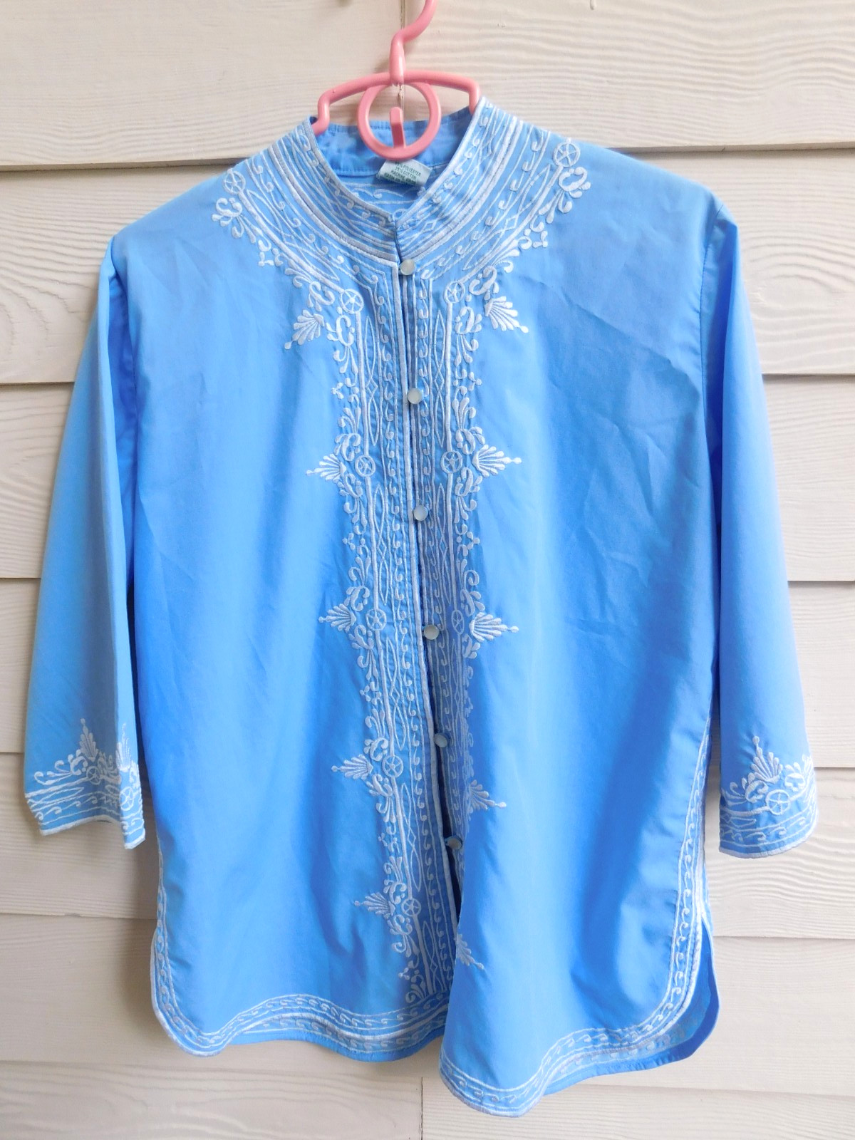 Caro of Honolulu Blue + White Embroidered Mandarin Collar Blouse Size 14 Vintage