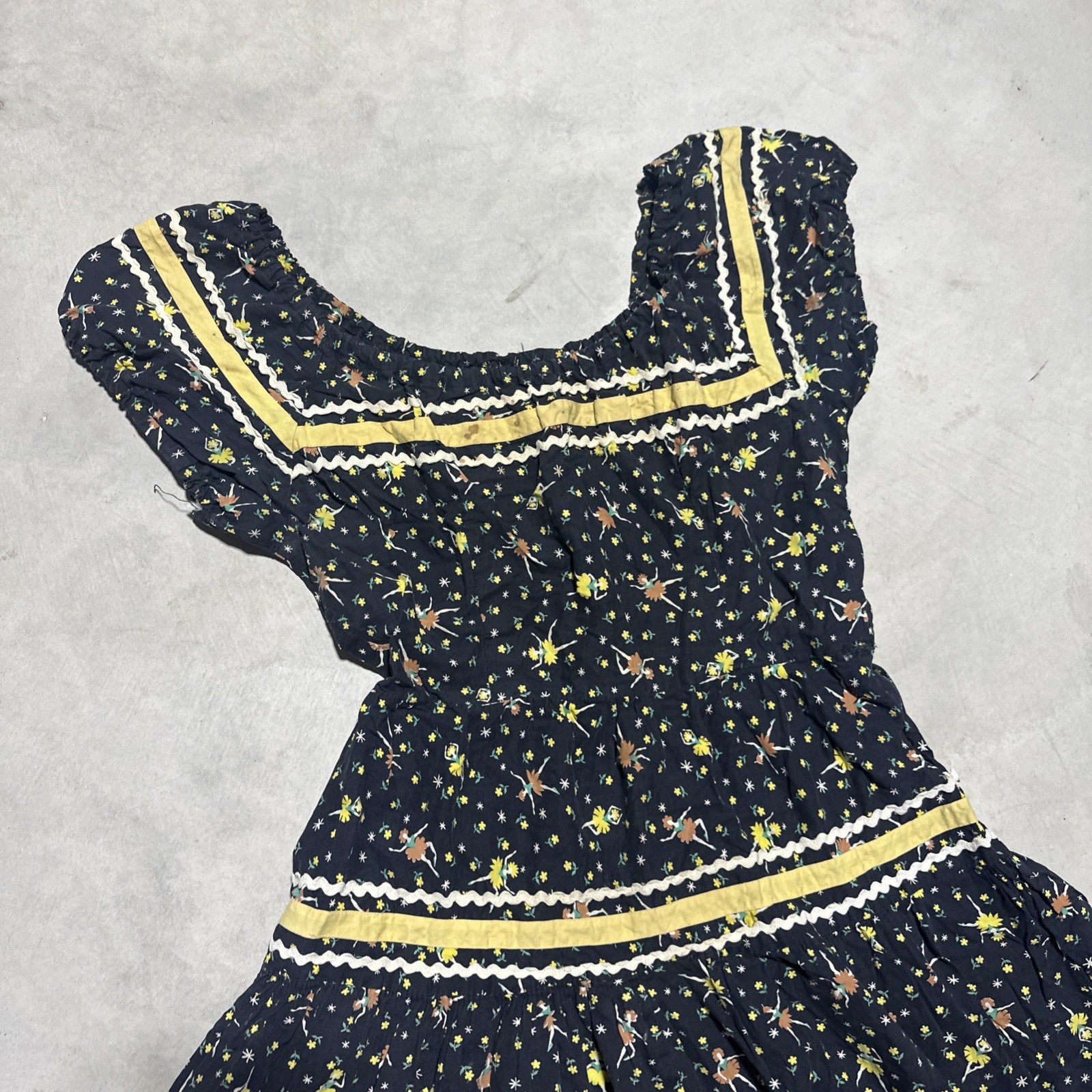 Vintage 1960s Floral Dancer Prairie Style Cotton Dress with Lace Trim Paisley