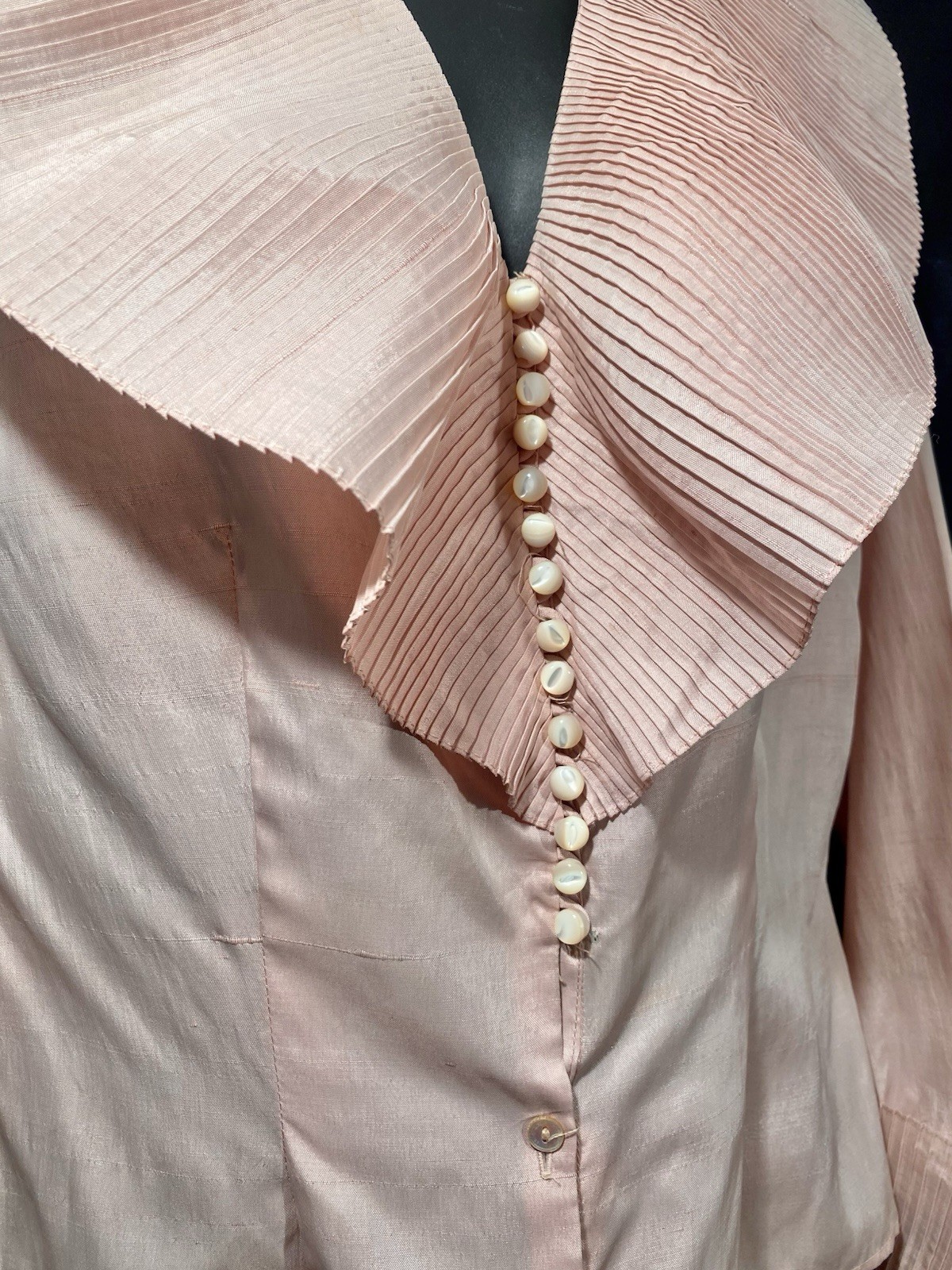 Vintage 1940s 1950s STUNNING BLOUSE Pink Silk Pleated Collar Cuffs Glass Buttons