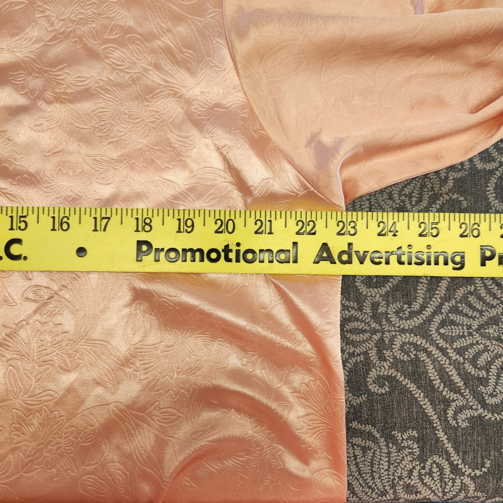 Vintage Vanity Fair Nightshirt Peach Pink Satin Floral Jacquard Button Front M