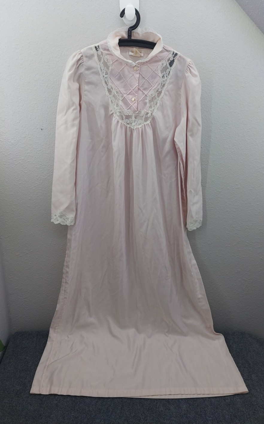 Vintage Barbizon Night Gown Womens Large Pink Long Sleeve Lace Satiny