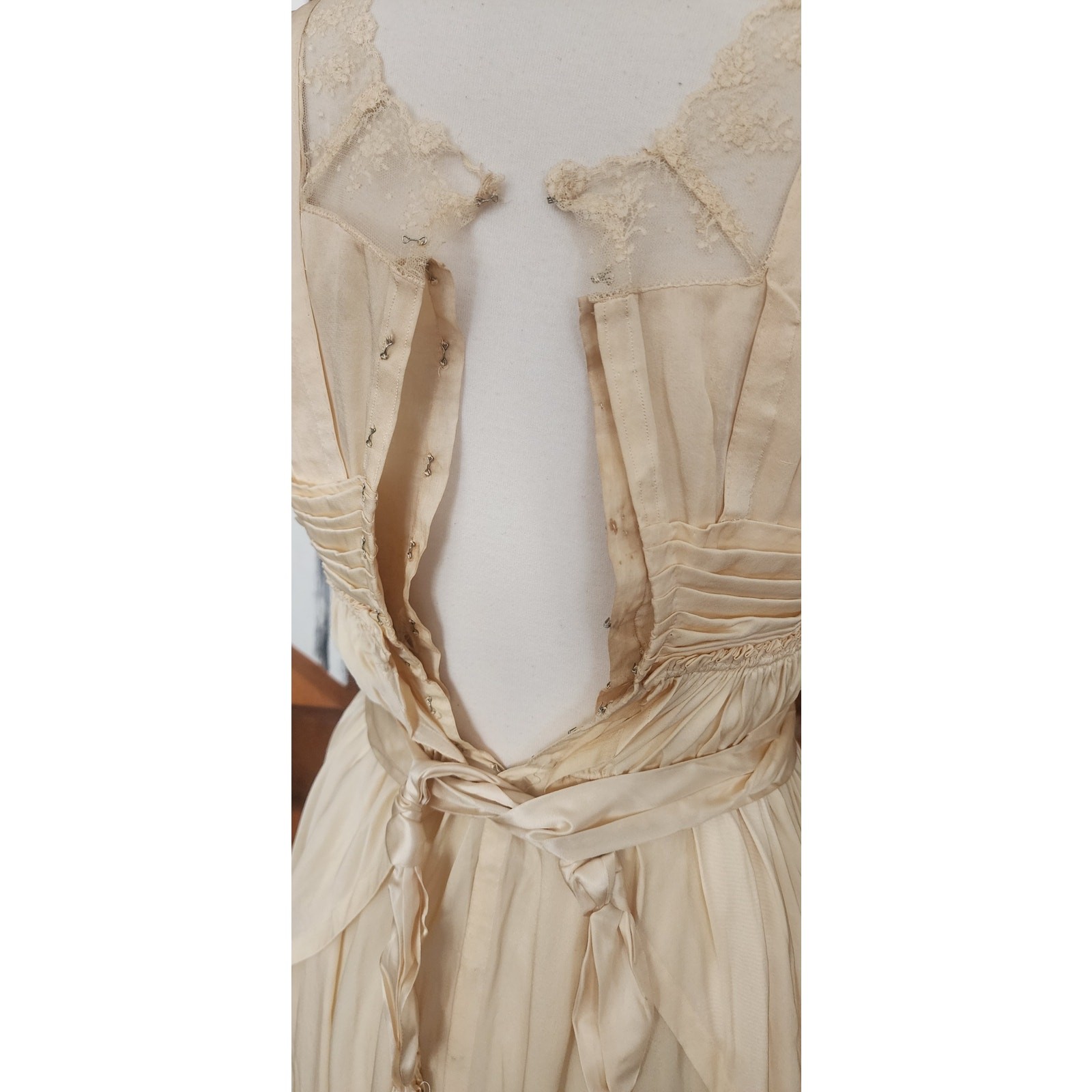 Vintage 1910s Edwardian Dress Cream Silk Tea Gown w/Lace, Pleating, Tassels