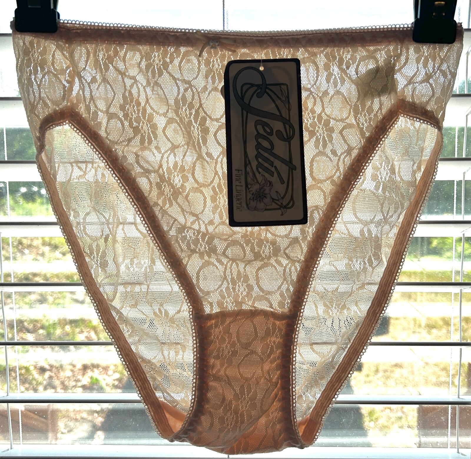 NWT Vtg SEDU’ Fine Lingerie Sheer Raschel Lace Hi Cut Panties Hips 40-41 Size 7