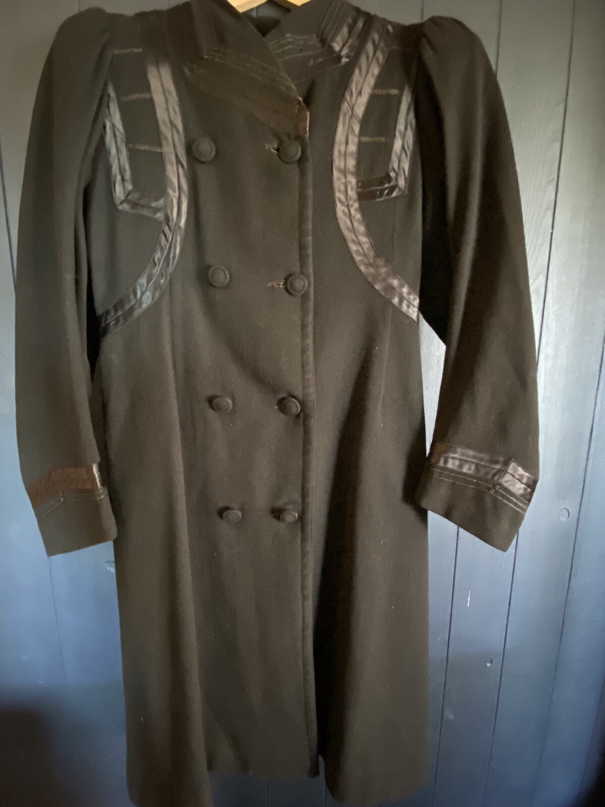 1930’s Black Wool With Satin Women’s Vintage Evening Overcoat – Movie Star