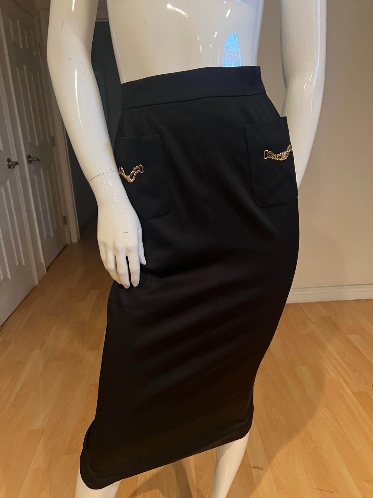 VINTAGE 80’S CHANEL BOUTIQUE WOOL PENCIL MIDI SKIRT SIZE 36 FR / 2-4 US RARE