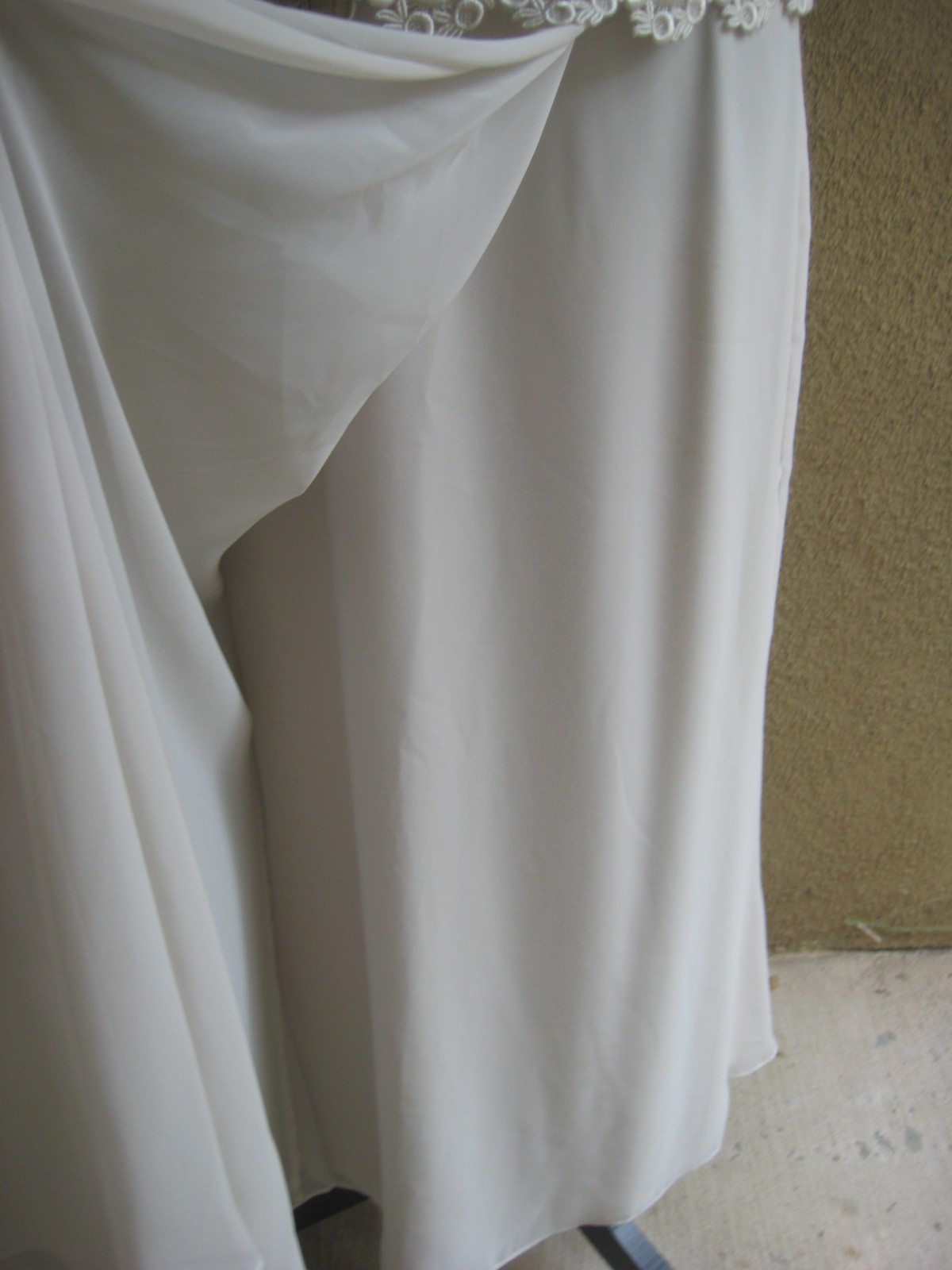 Vintage Daymor Couture C.Mercedes Ferreira beige embroider overlay long gown 12
