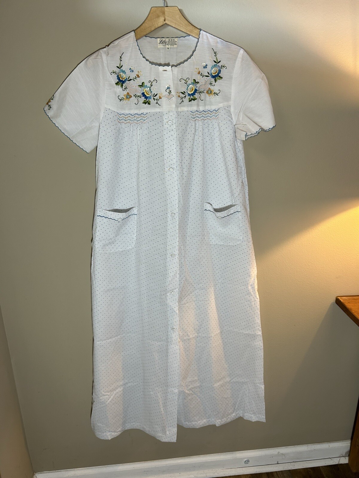 vintage Lily hand embroidered nightgown Size 36 Women’s Polyester/Viscose