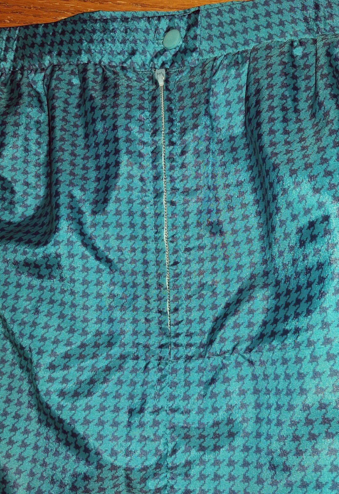 Vintage Dutchmaid Teal/Black Houndstooth 2-Piece Collared V-Neck Sz 40 Skirt Set