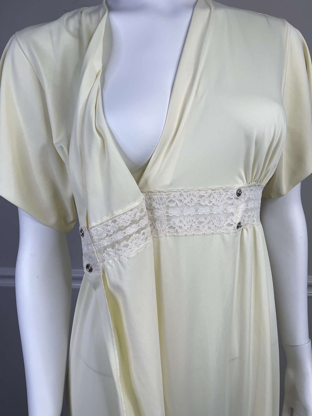 Vintage Shadowline Long Nightgown Womens 32” petite nylon Lace Pearl Snap Wrap