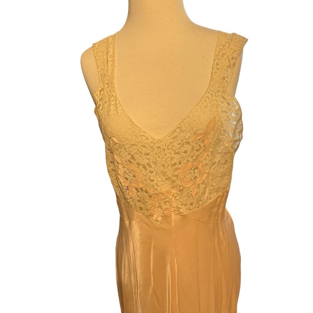 Mondaine 1930s Vintage Lace Silky Nightgown Size 36