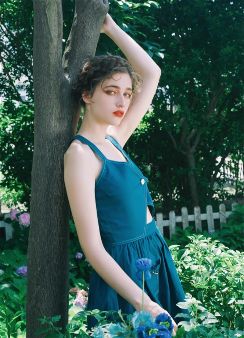 Lolita Style Peacock Blue V-Neck Suspender Strap Dress Retro Backless/Waist-Look
