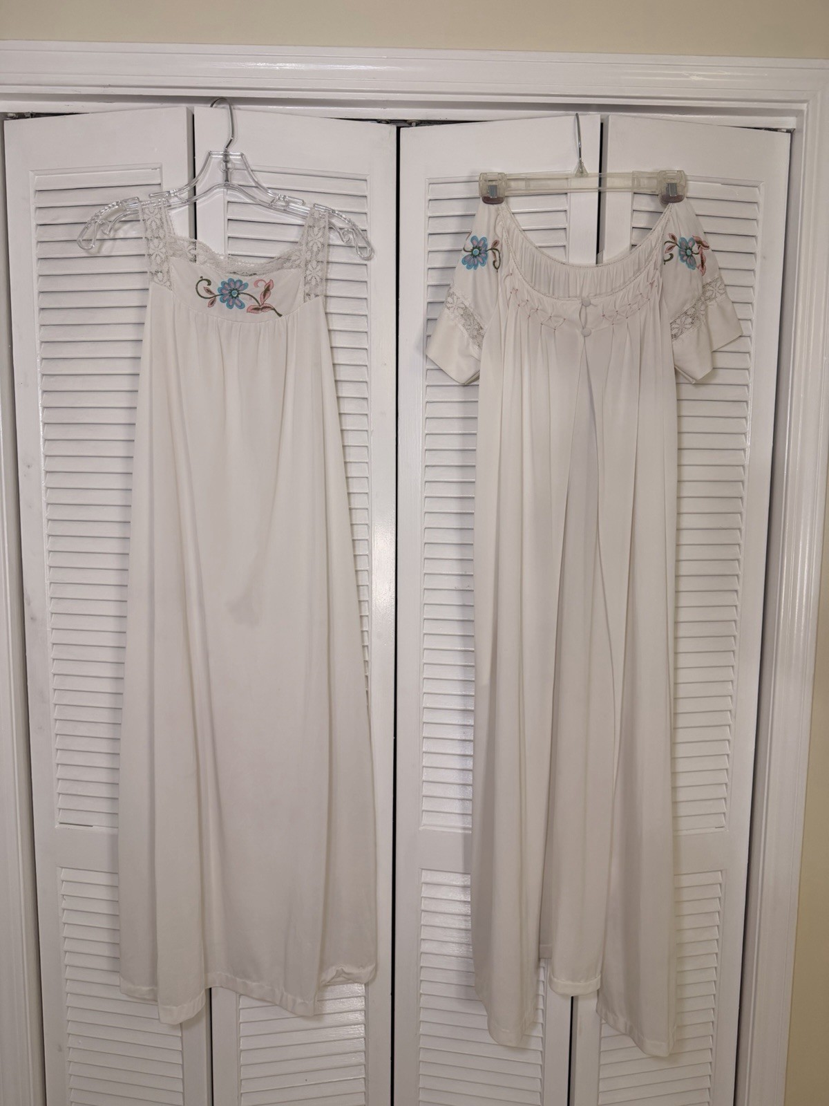 VTG Maxi Robe Nightgown Two Piece Set White Embroidery Lace Trimmed Boho Sm/Med