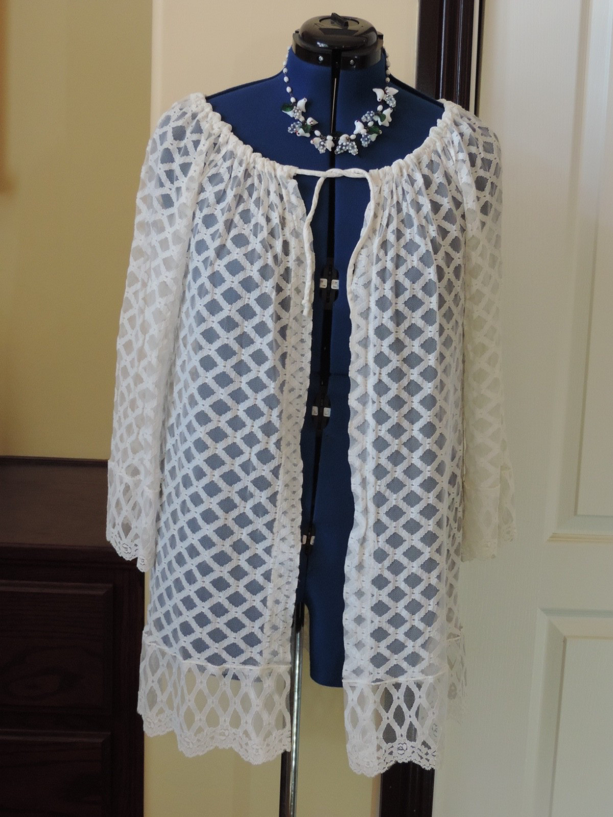 Vintage 60-70s White Lace Over Jacket Cover-Up L /XL Bust 40+ Dolman Sleeve